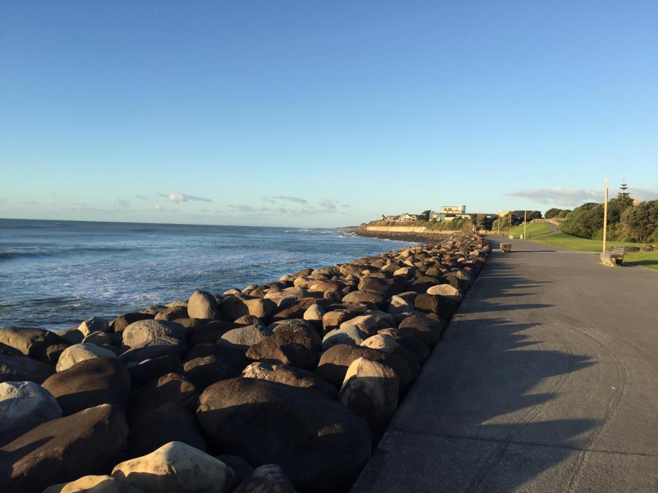 Luxury Home Next To Ocean And Walkway New Plymouth Exterior foto