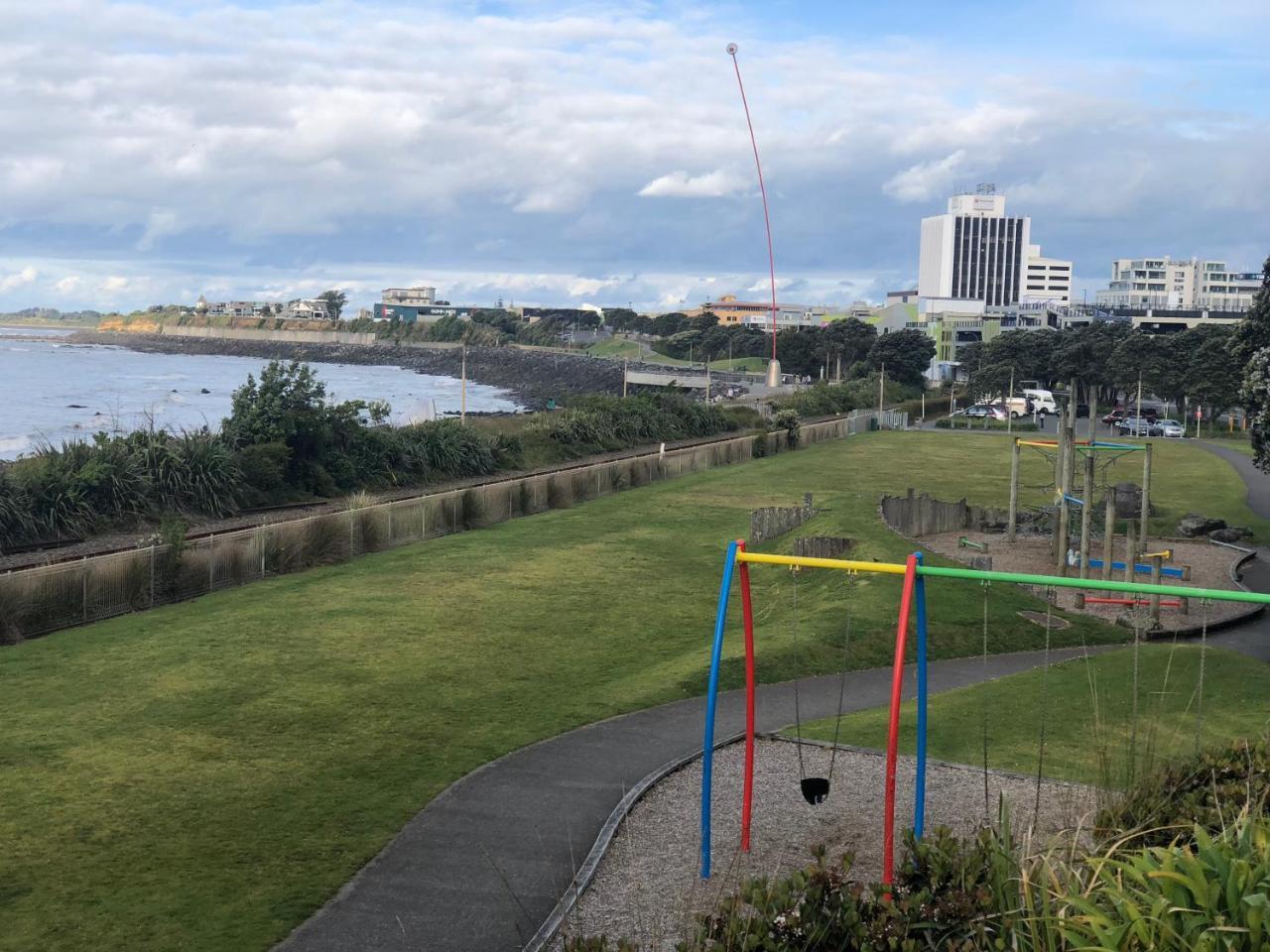 Luxury Home Next To Ocean And Walkway New Plymouth Exterior foto