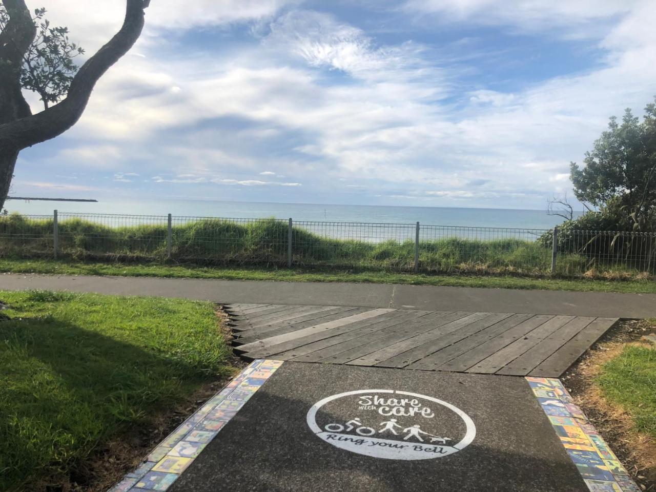 Luxury Home Next To Ocean And Walkway New Plymouth Exterior foto