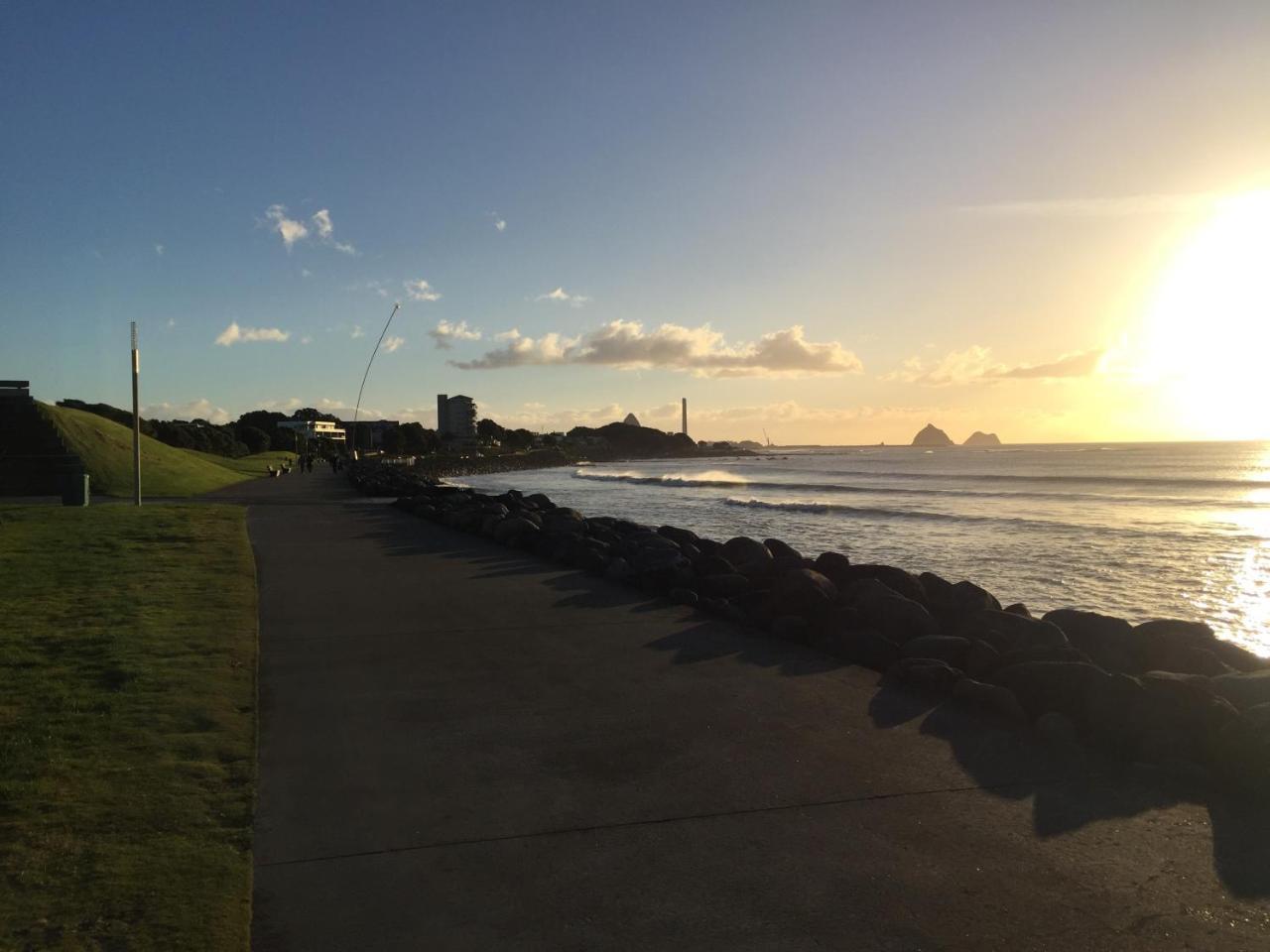 Luxury Home Next To Ocean And Walkway New Plymouth Exterior foto